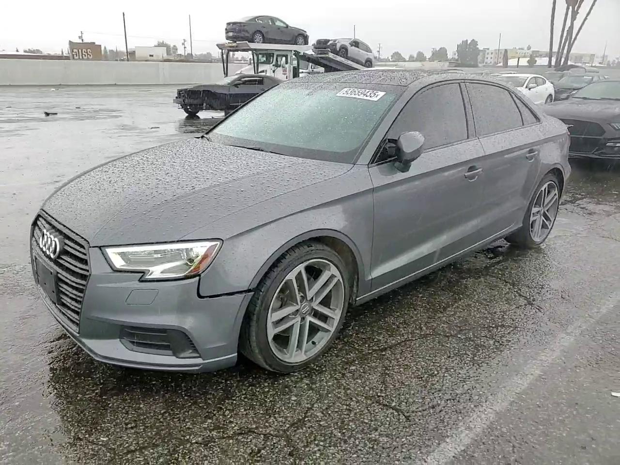 Фото: WAUAUGFF4KA090938