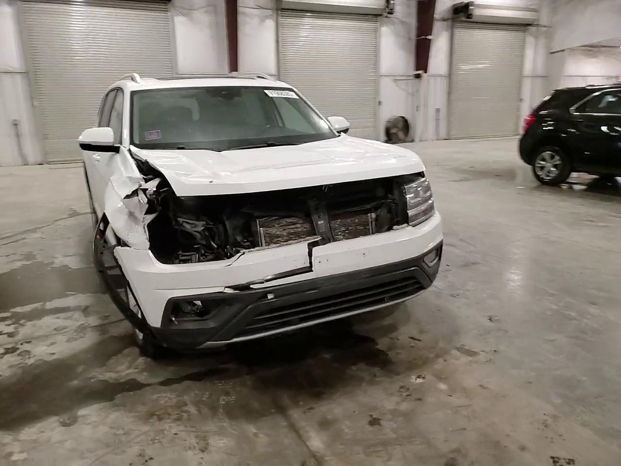 Фото: 1V2MR2CA8JC569216