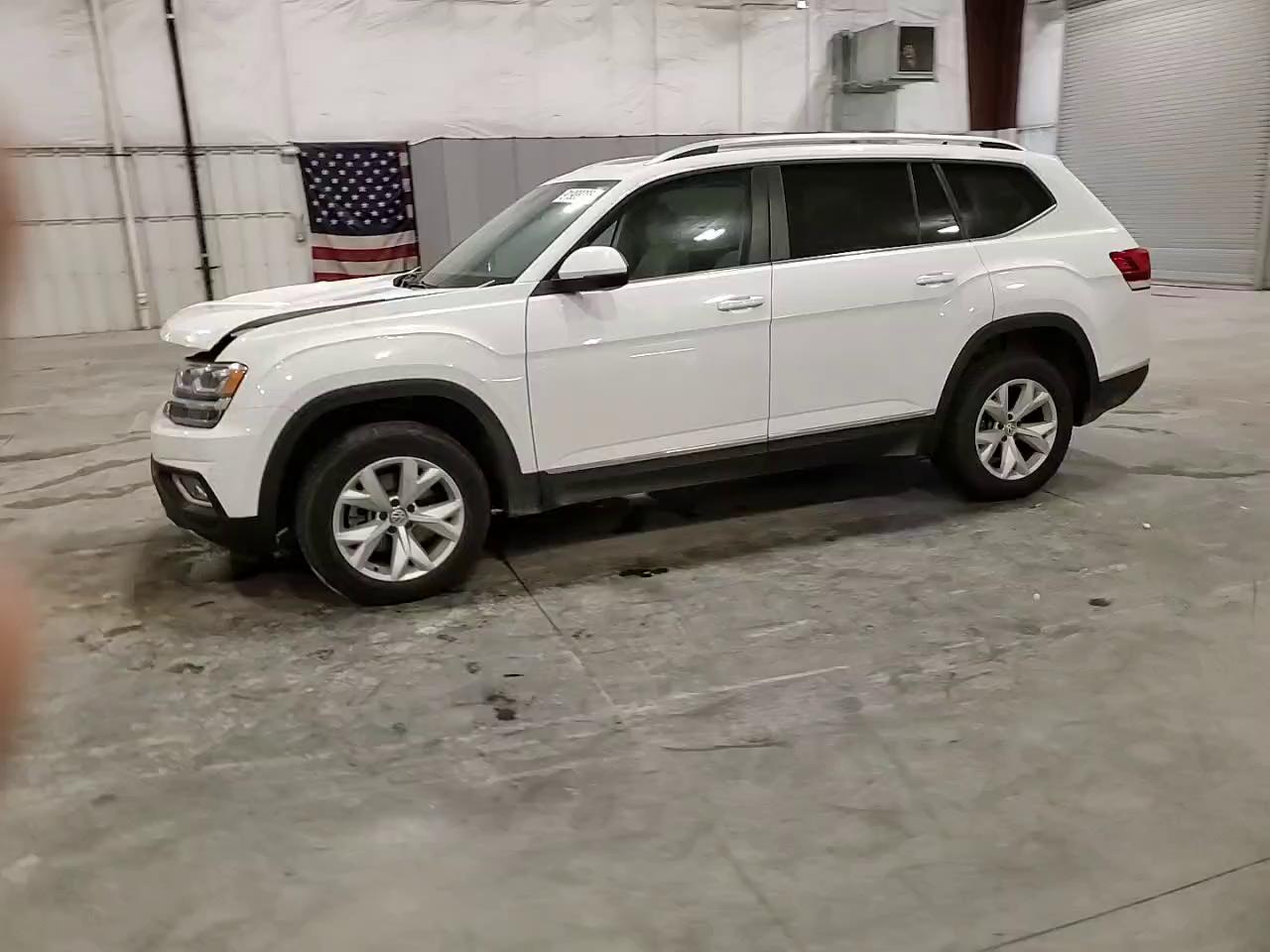 Фото: 1V2MR2CA8JC569216