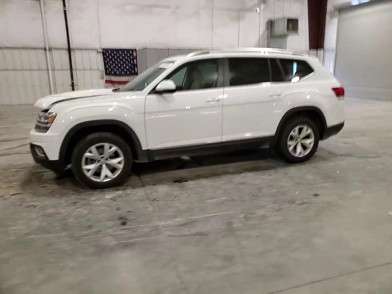 Фото: 1V2MR2CA8JC569216