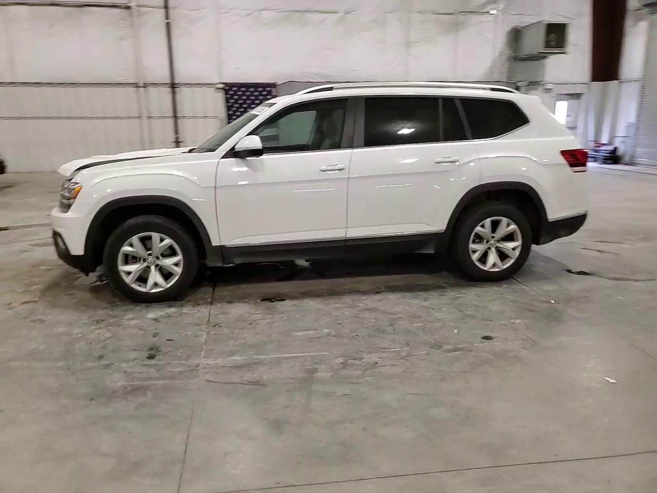 Фото: 1V2MR2CA8JC569216