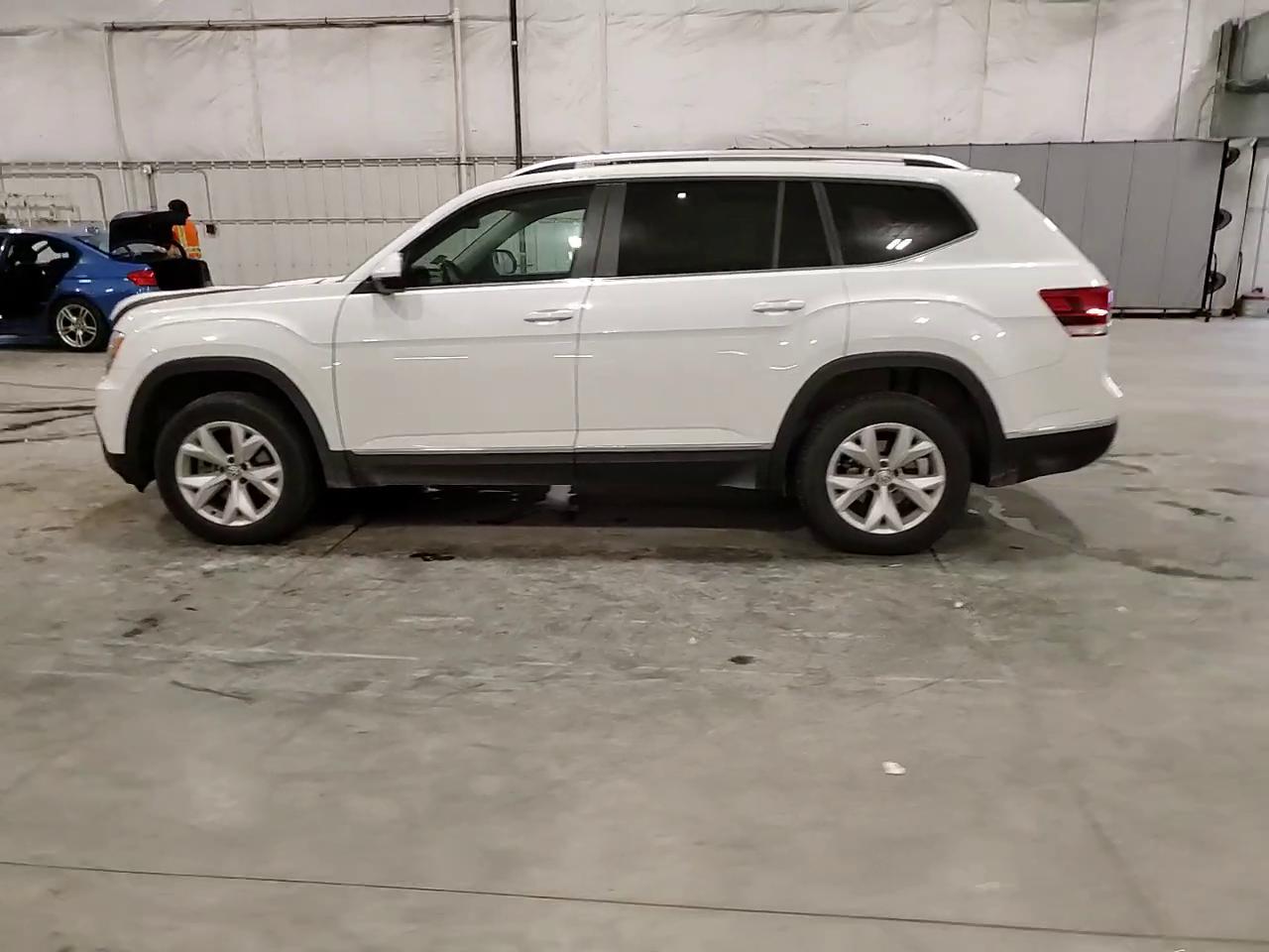 Фото: 1V2MR2CA8JC569216