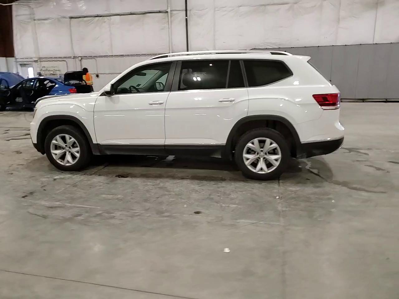 Фото: 1V2MR2CA8JC569216