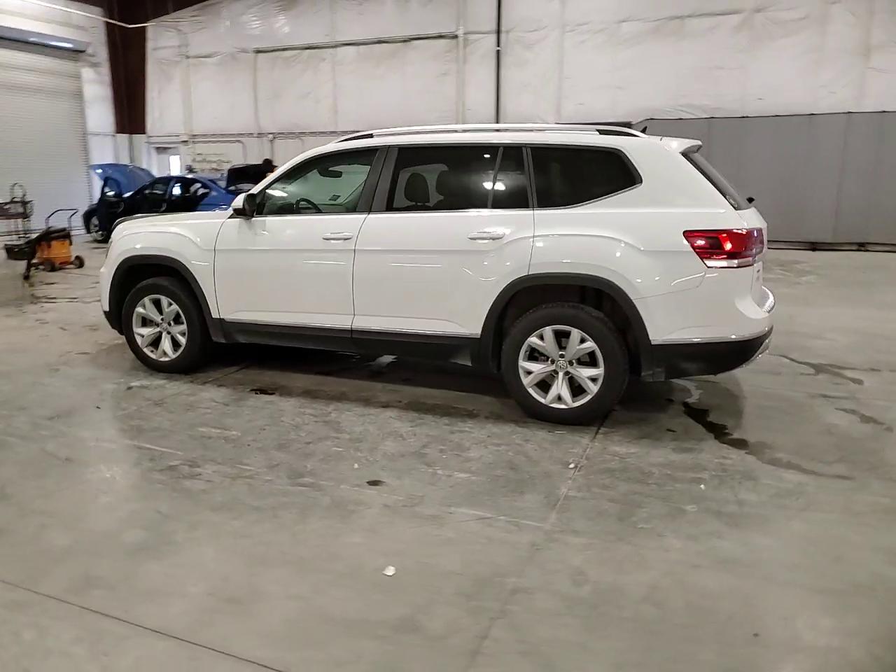 Фото: 1V2MR2CA8JC569216