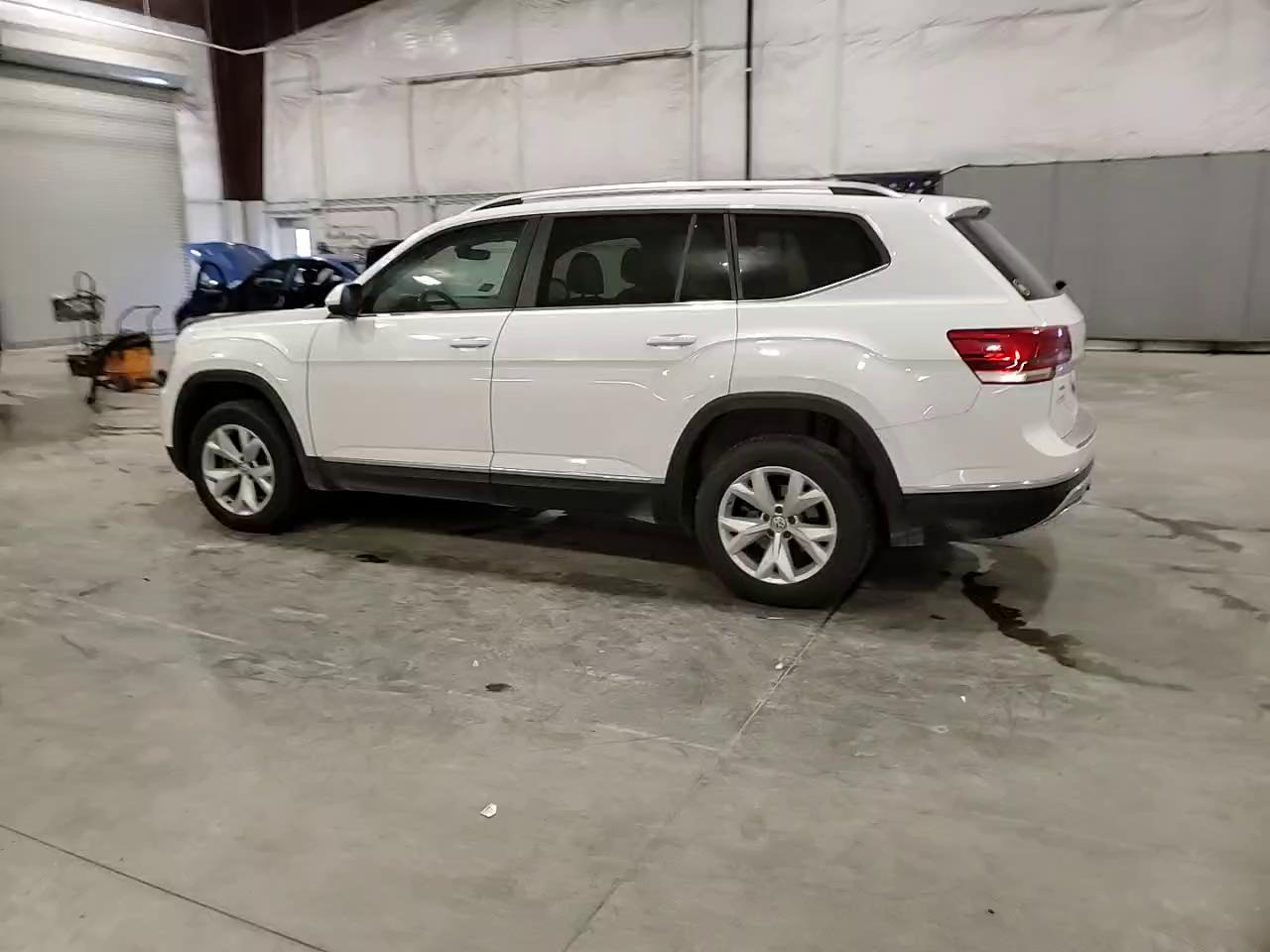 Фото: 1V2MR2CA8JC569216