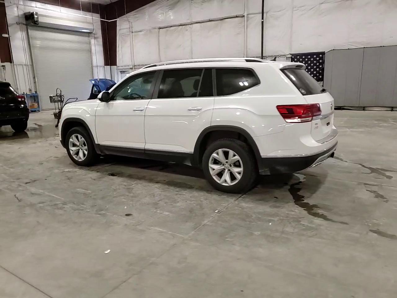 Фото: 1V2MR2CA8JC569216