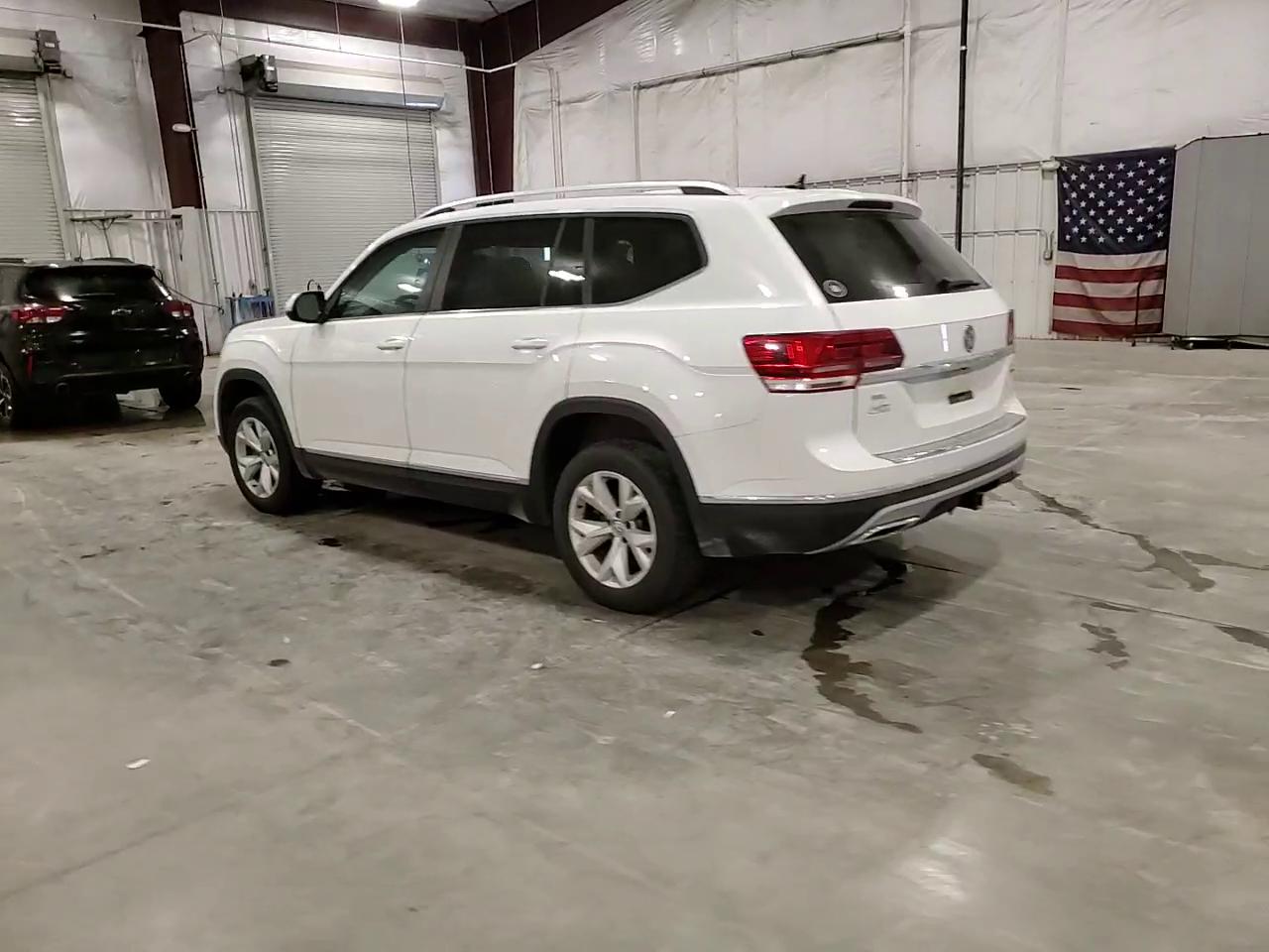 Фото: 1V2MR2CA8JC569216