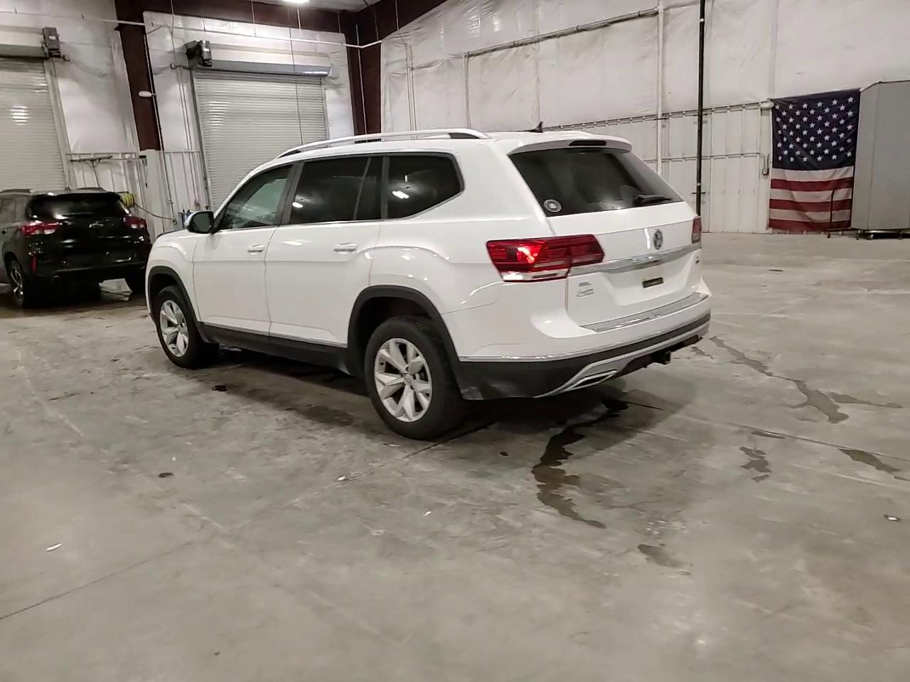 Фото: 1V2MR2CA8JC569216