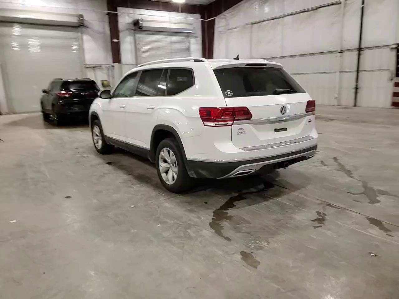 Фото: 1V2MR2CA8JC569216