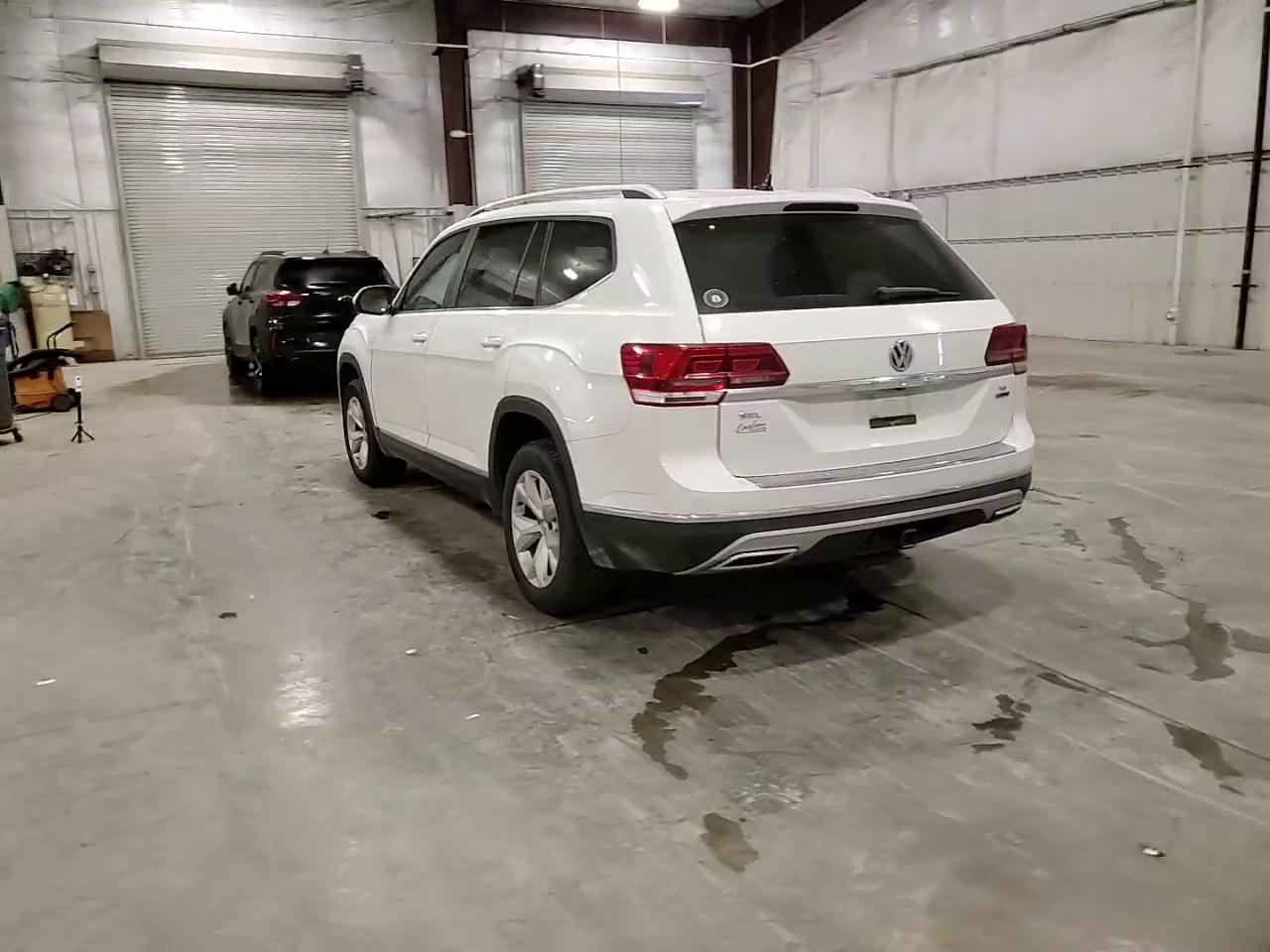 Фото: 1V2MR2CA8JC569216