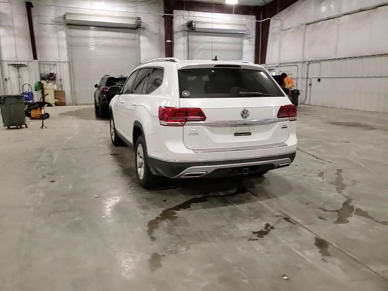 Фото: 1V2MR2CA8JC569216