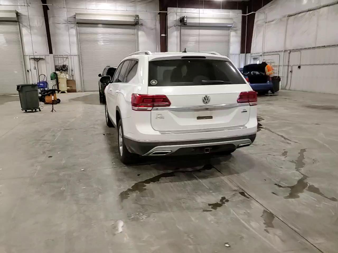 Фото: 1V2MR2CA8JC569216