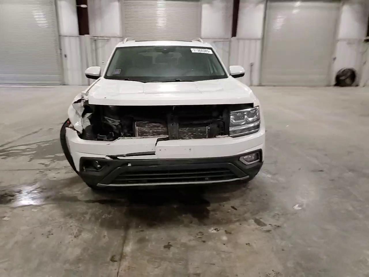 Фото: 1V2MR2CA8JC569216