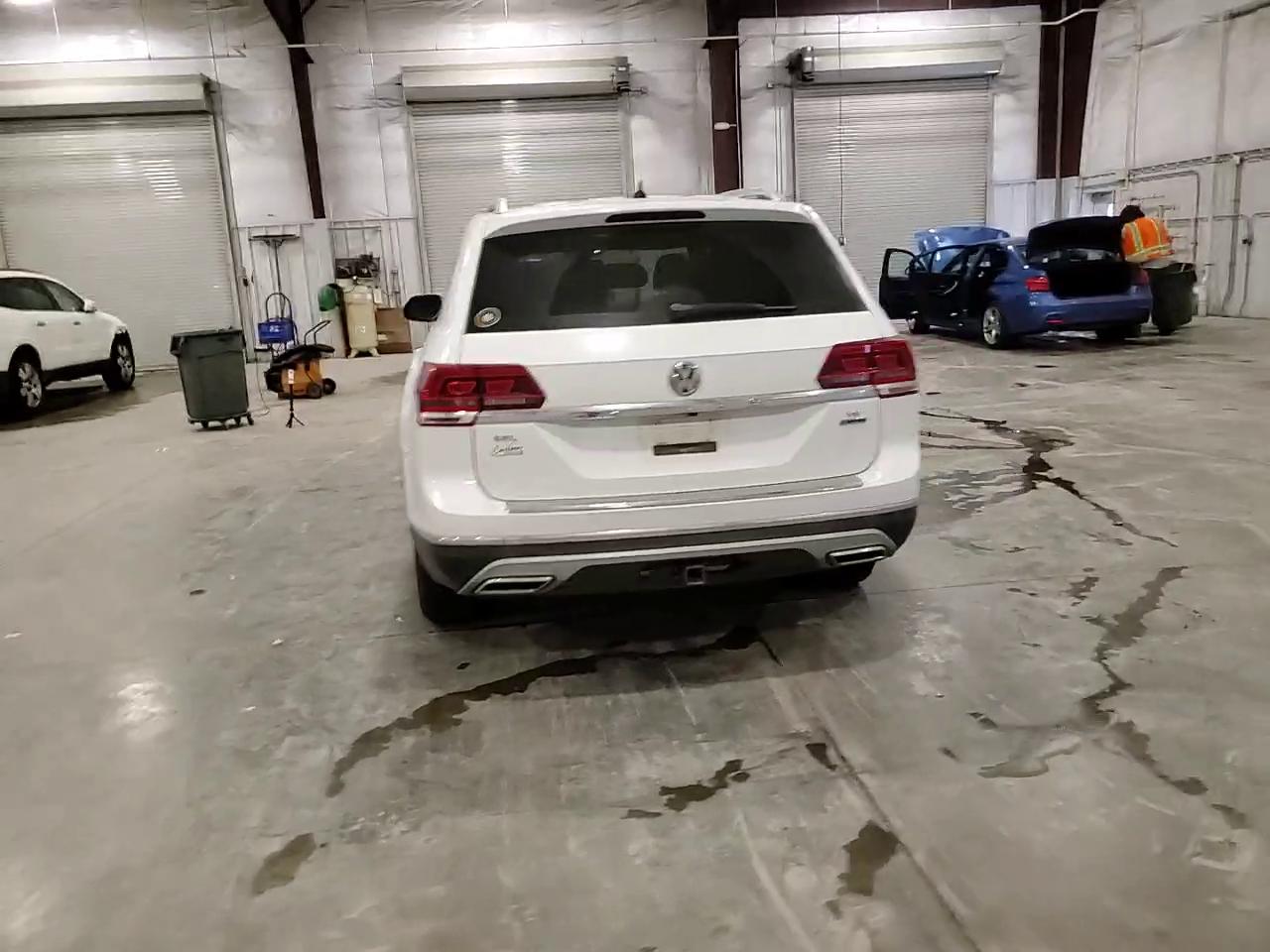 Фото: 1V2MR2CA8JC569216