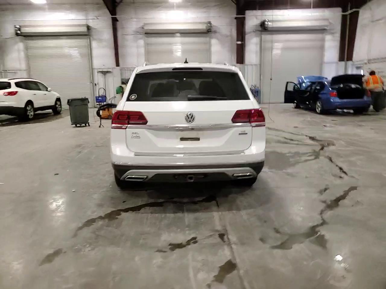 Фото: 1V2MR2CA8JC569216