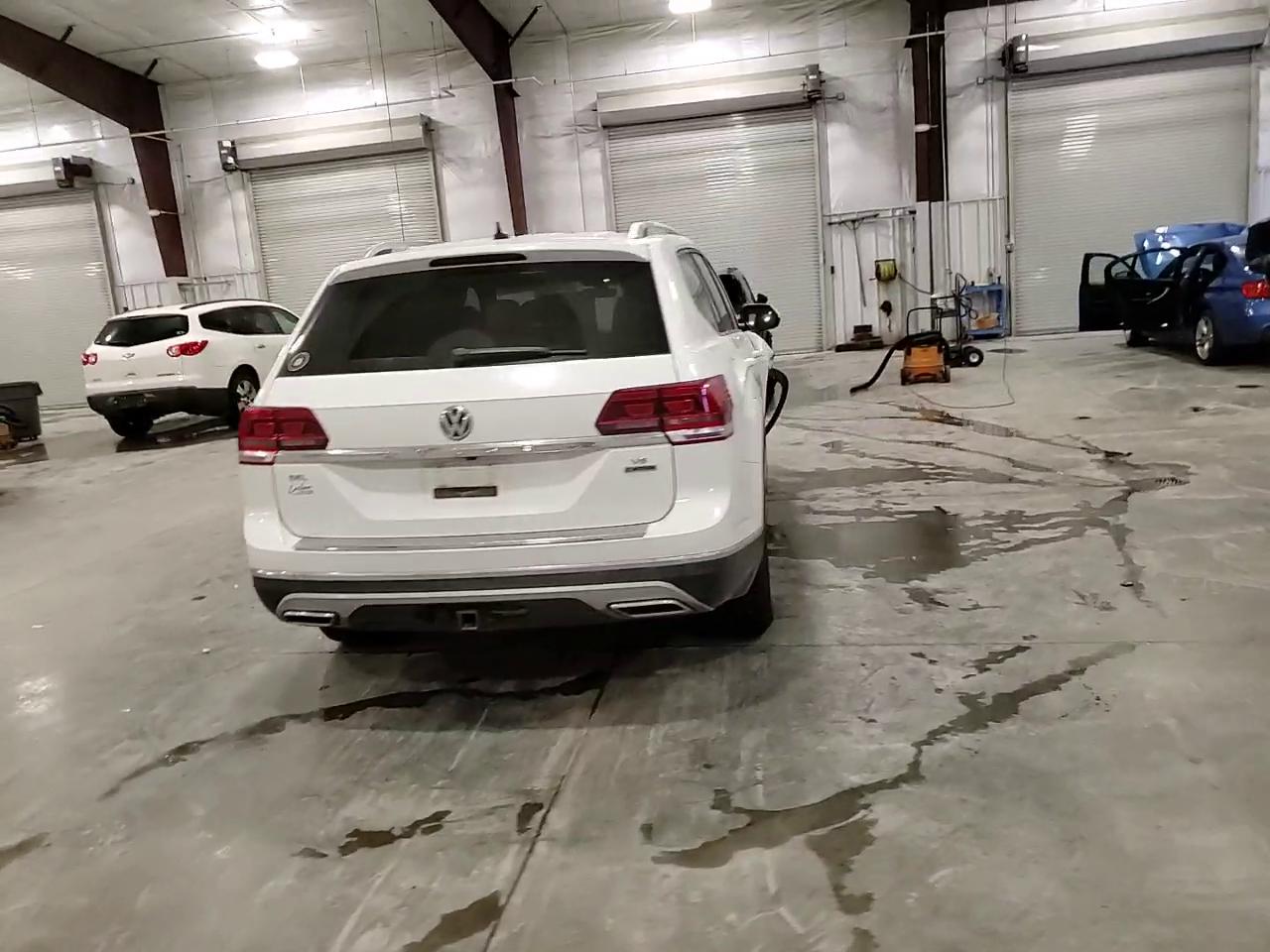 Фото: 1V2MR2CA8JC569216