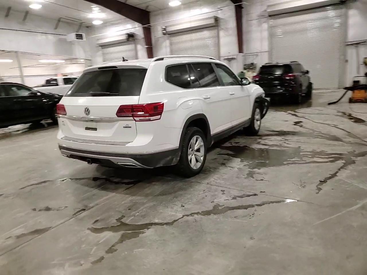 Фото: 1V2MR2CA8JC569216