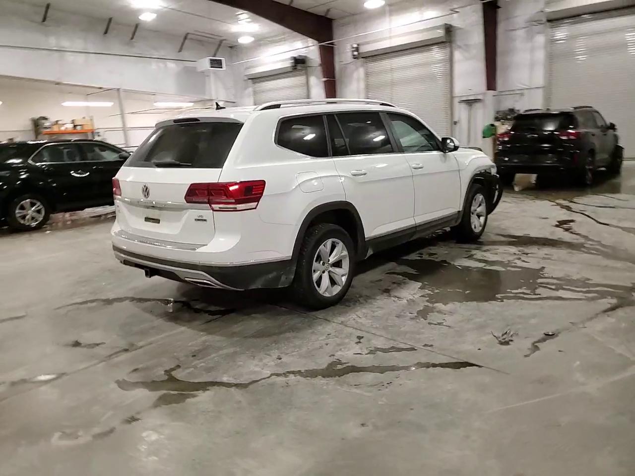 Фото: 1V2MR2CA8JC569216