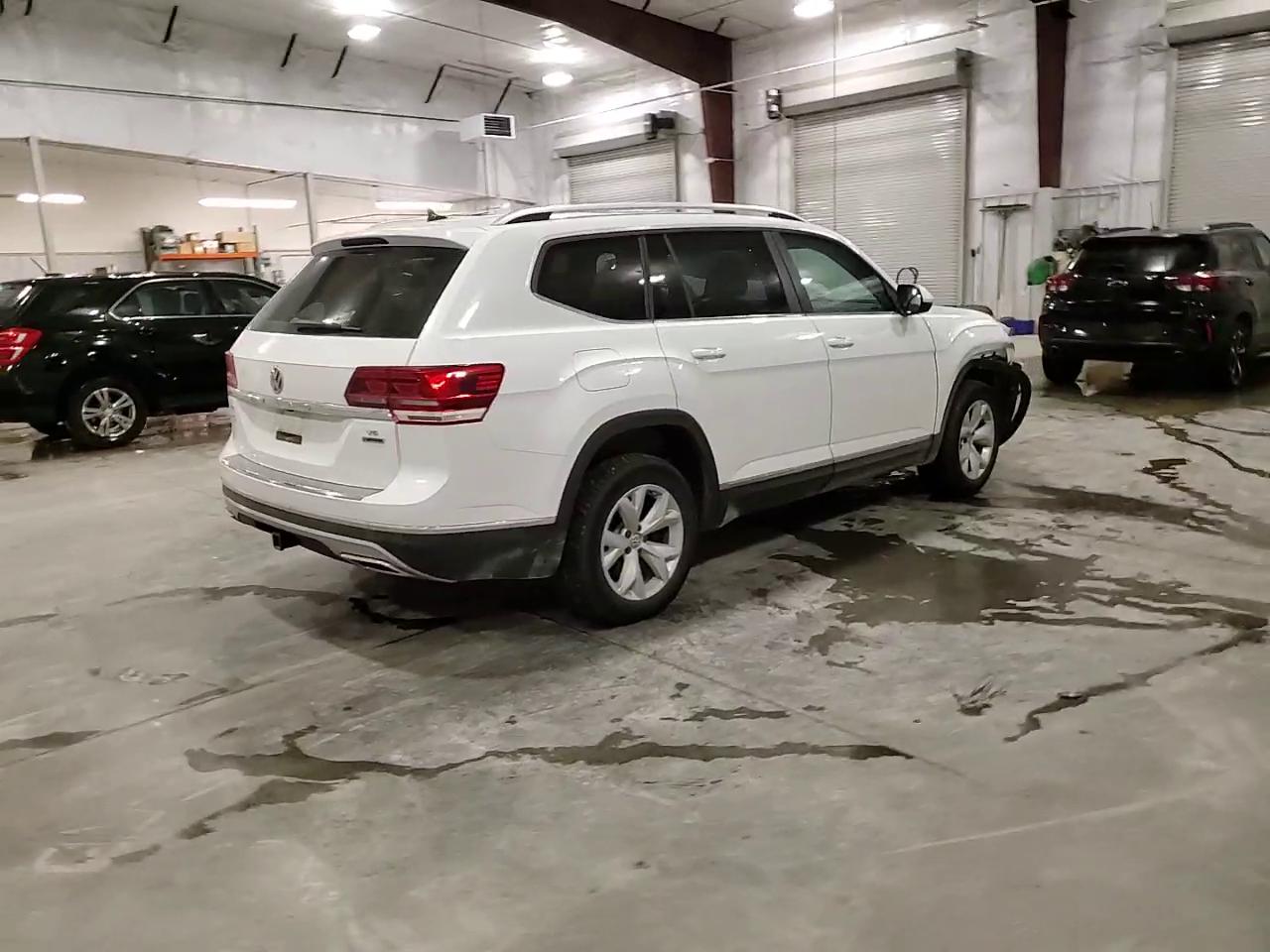 Фото: 1V2MR2CA8JC569216