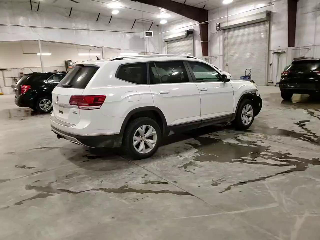 Фото: 1V2MR2CA8JC569216