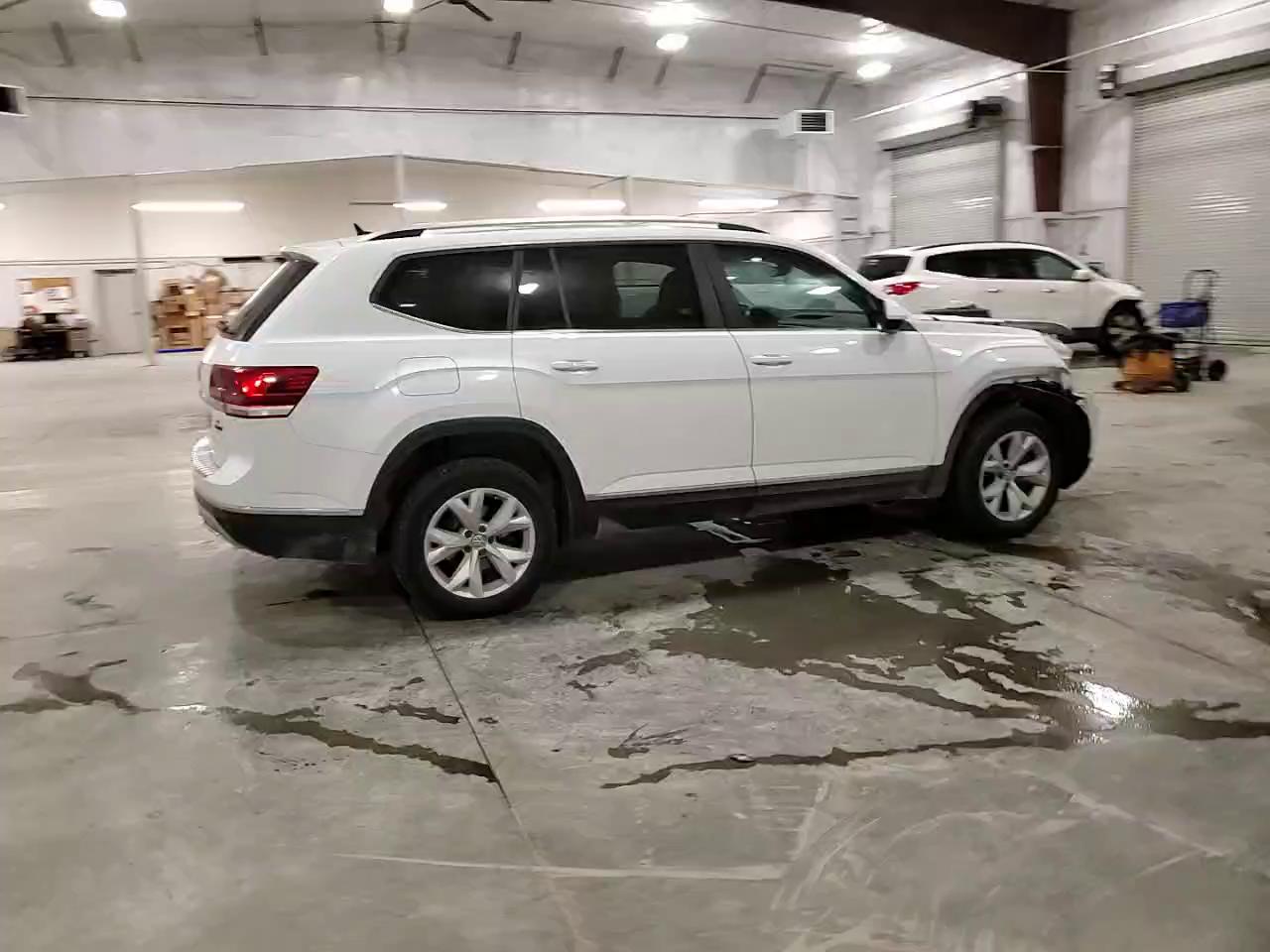 Фото: 1V2MR2CA8JC569216