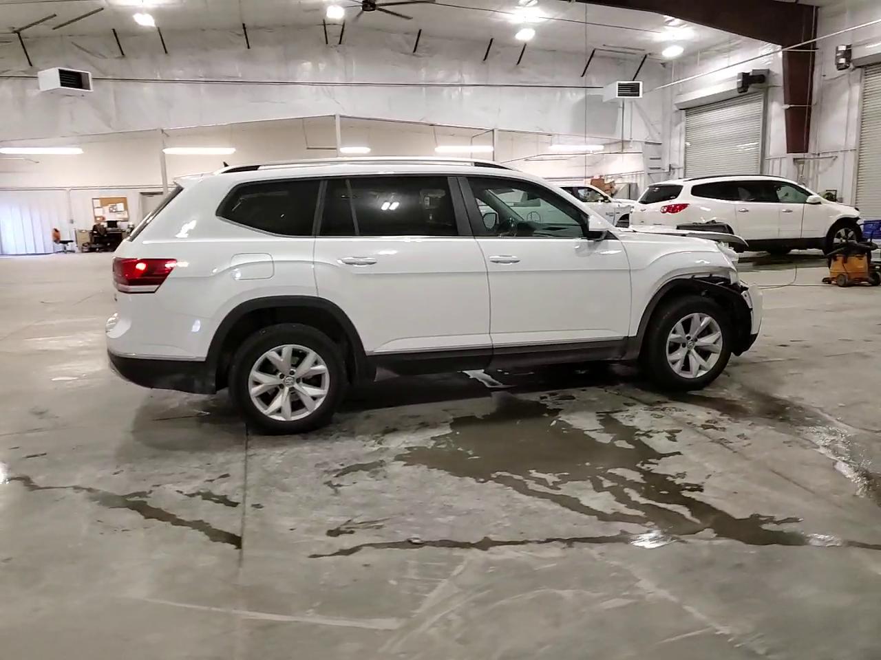 Фото: 1V2MR2CA8JC569216