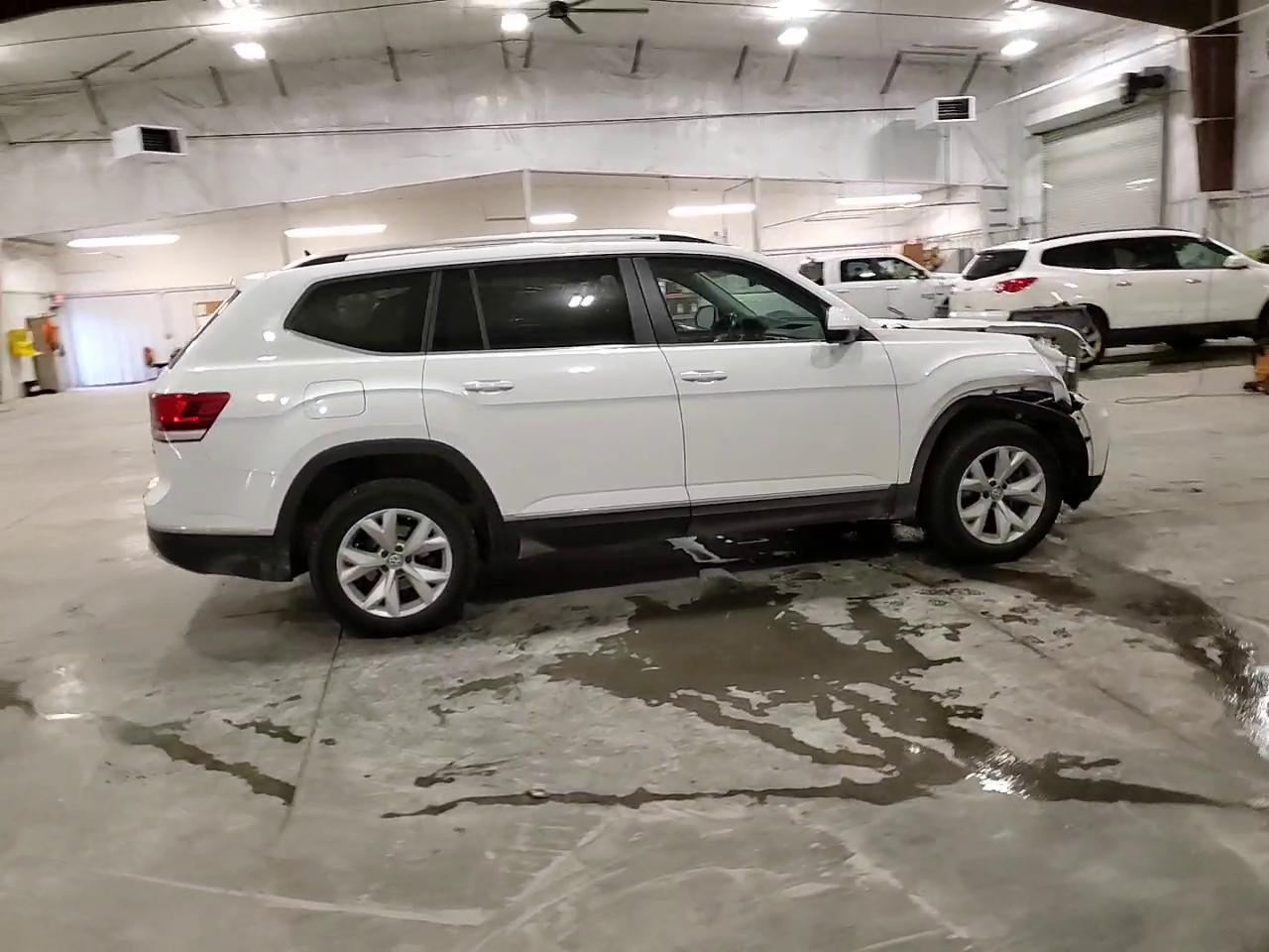 Фото: 1V2MR2CA8JC569216