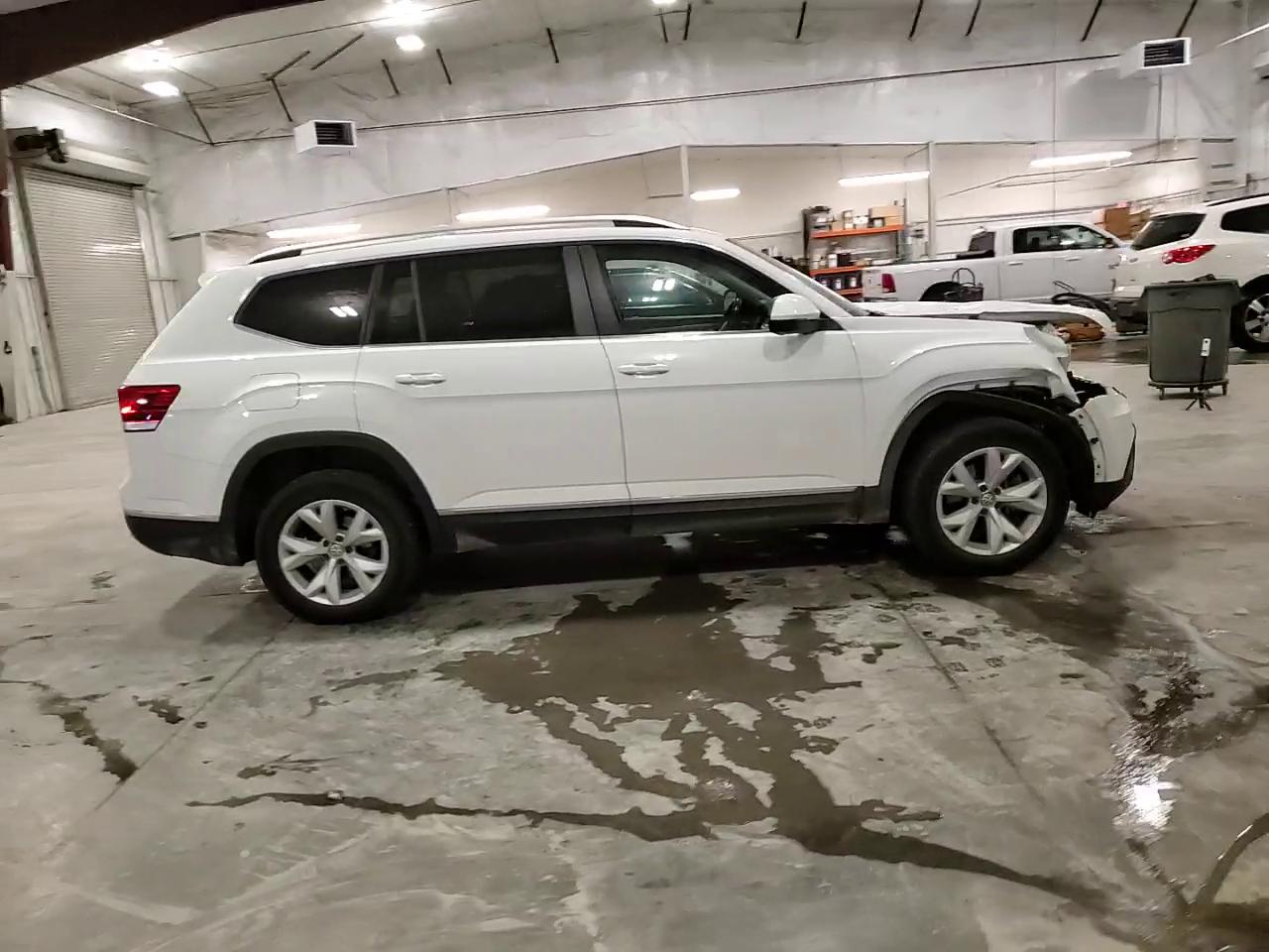 Фото: 1V2MR2CA8JC569216