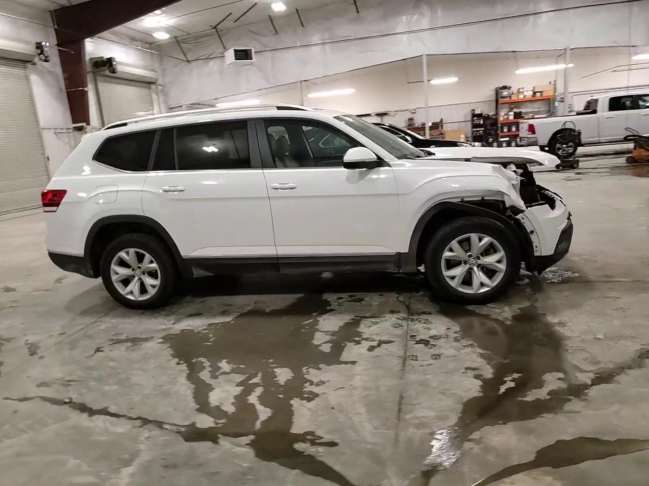 Фото: 1V2MR2CA8JC569216