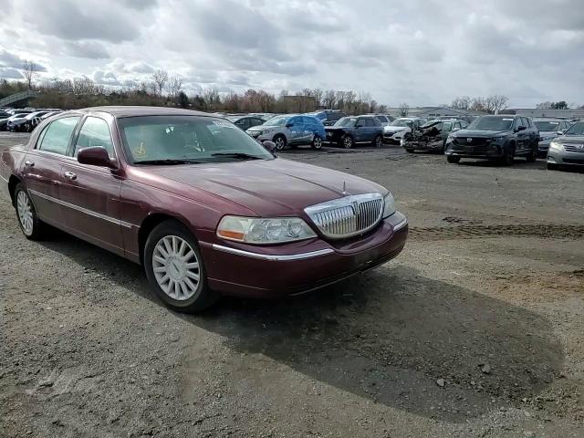 2004 Lincoln Town Car Executive VIN: 1LNHM81W04Y662172 Lot: 91770045