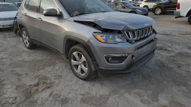 2018 Jeep Compass Latitude VIN: 3C4NJDBB0JT200101 Lot: 92705925