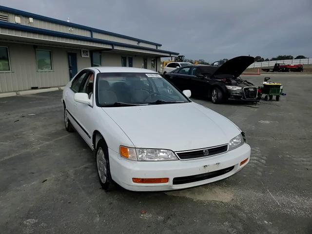 1996 Honda Accord Lx VIN: 1HGCD5631TA187359 Lot: 91991595