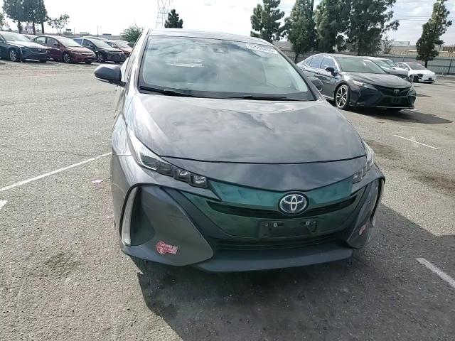 2018 Toyota Prius Prime VIN: JTDKARFP8J3087550 Lot: 92955855