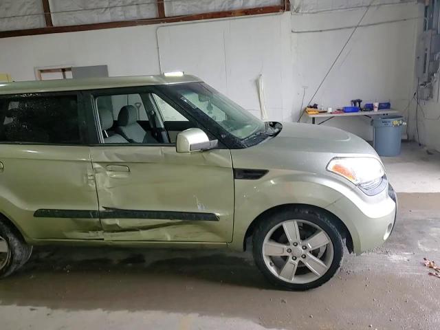 2010 Kia Soul + VIN: KNDJT2A2XA7099748 Lot: 93117625