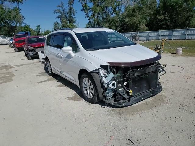 2018 Chrysler Pacifica Touring L VIN: 2C4RC1BG1JR174942 Lot: 92103465