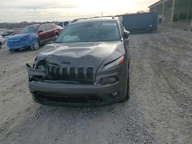 2018 Jeep Cherokee Latitude VIN: 1C4PJLCB3JD518303 Lot: 92370565