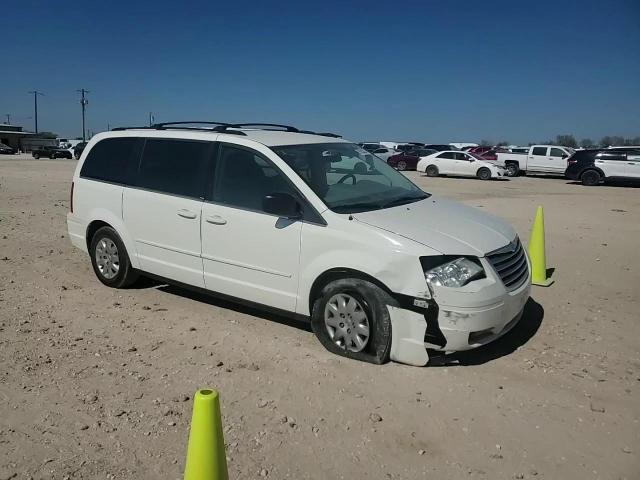2010 Chrysler Town & Country Lx VIN: 2A4RR4DE1AR166247 Lot: 92593235