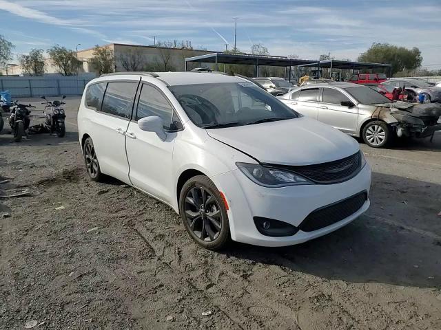 2018 Chrysler Pacifica Touring L VIN: 2C4RC1BG6JR226856 Lot: 92536145