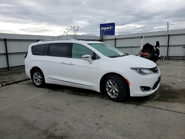 2017 Chrysler Pacifica Limited VIN: 2C4RC1GG0HR552722 Lot: 93064145