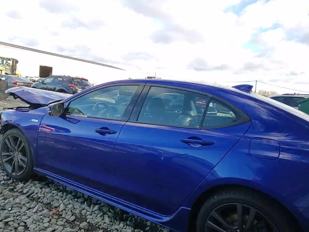 Фото: 19UUB3F63JA005375