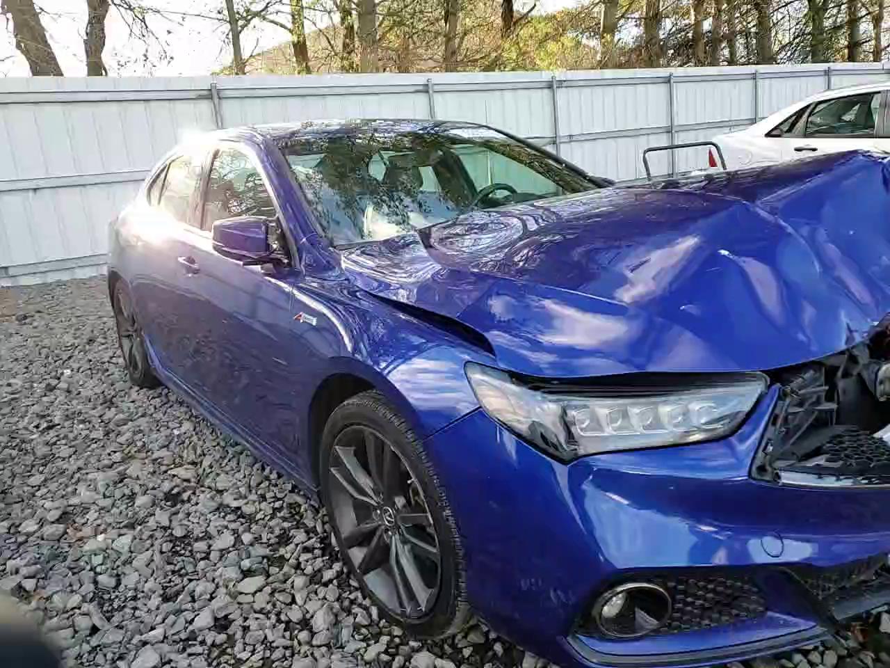 Фото: 19UUB3F63JA005375