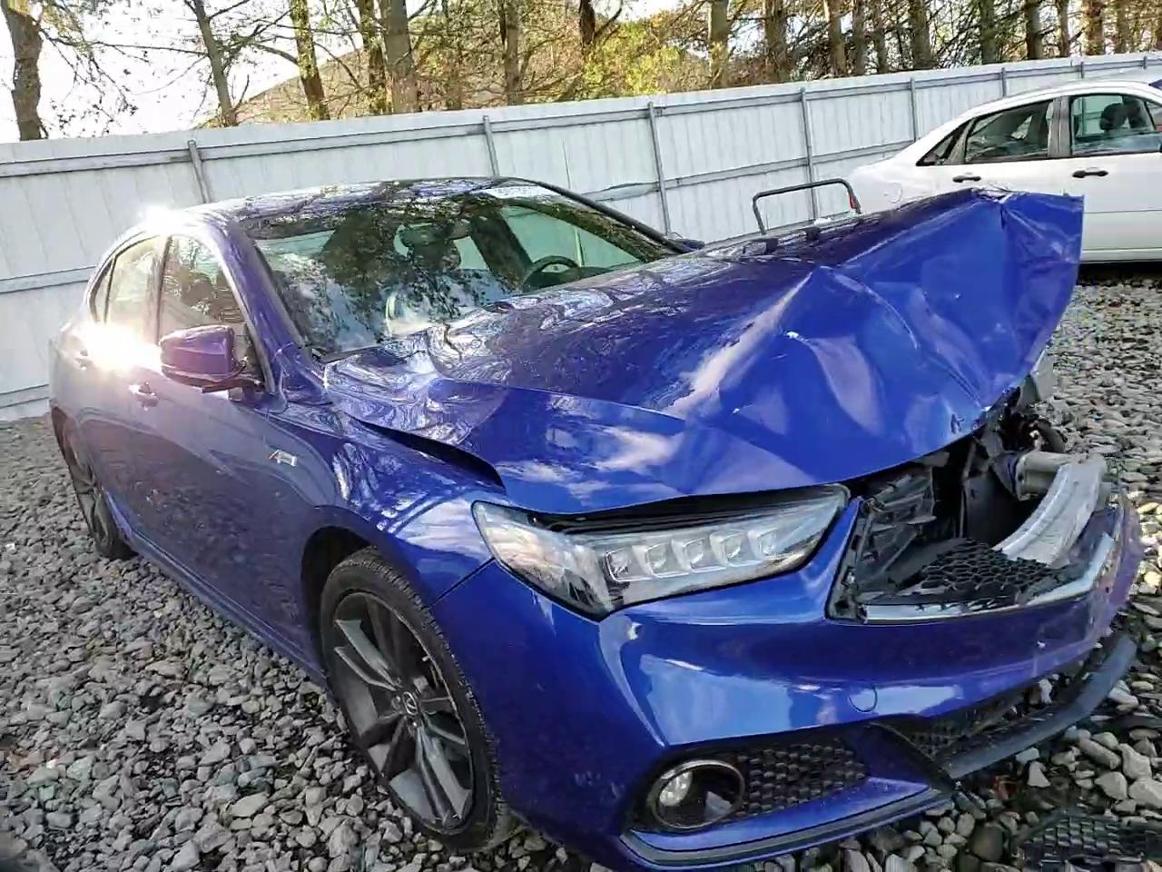 Фото: 19UUB3F63JA005375