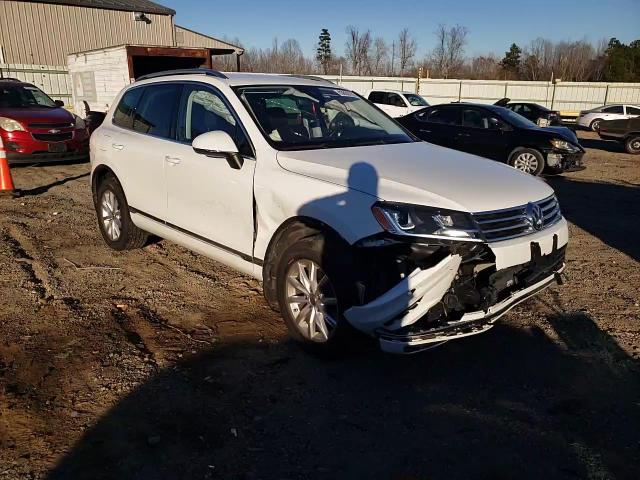 2017 Volkswagen Touareg Sport VIN: WVGEF7BP3HD001683 Lot: 93839785