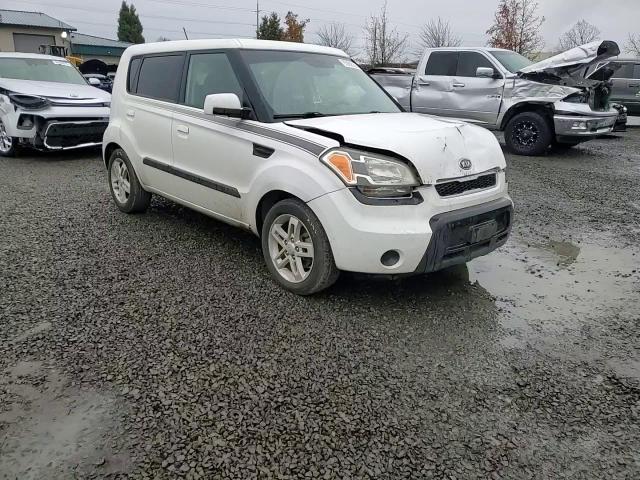 2010 Kia Soul + VIN: KNDJT2A23A7029346 Lot: 93989525