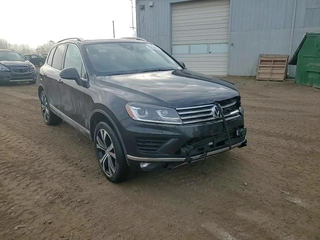 2017 Volkswagen Touareg Wolfsburg VIN: WVGRF7BP9HD003004 Lot: 93638025