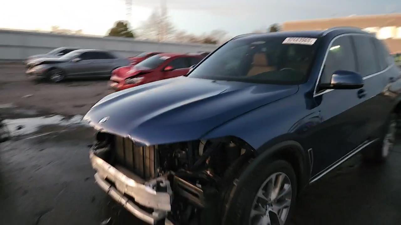 Фото: 5UXCR6C56KLL05869