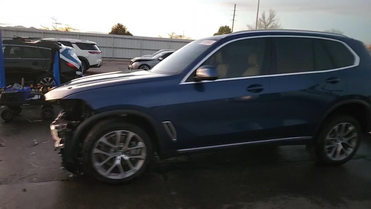 Фото: 5UXCR6C56KLL05869