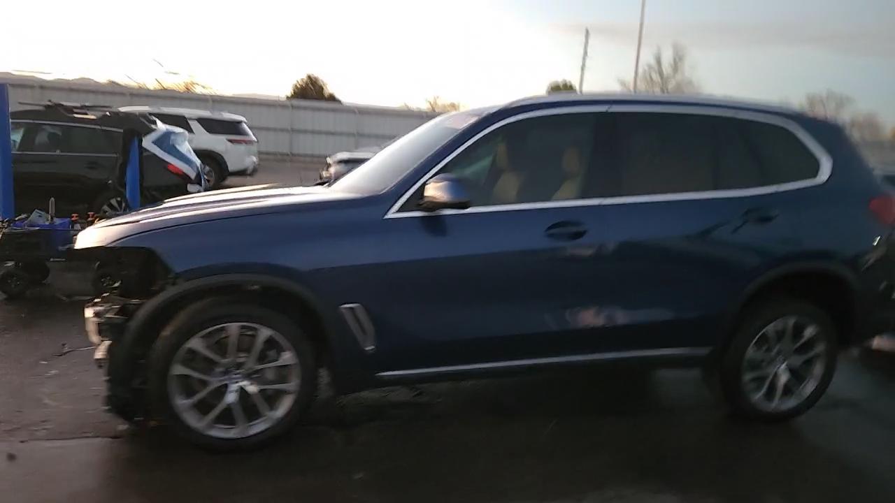 Фото: 5UXCR6C56KLL05869