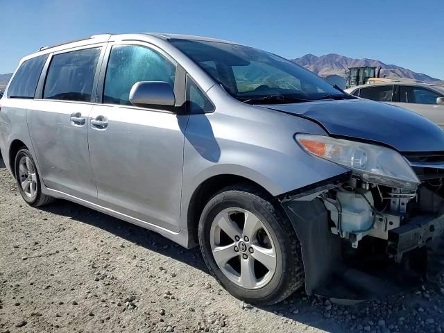 2018 Toyota Sienna Le VIN: 5TDKZ3DC3JS920174 Lot: 91612495