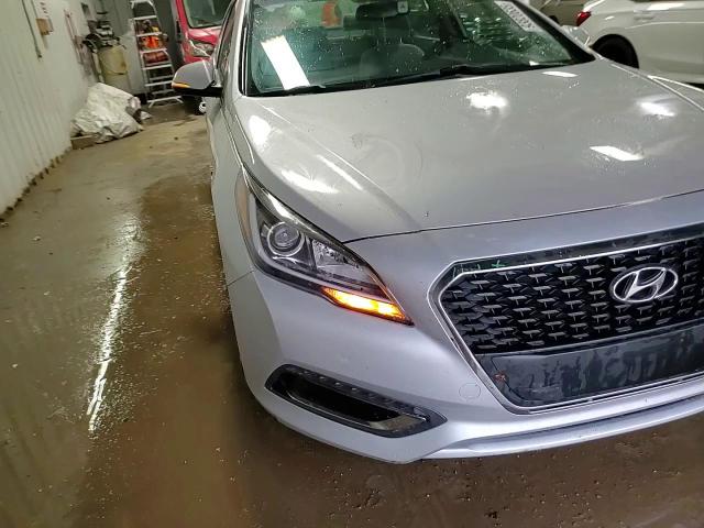 2016 Hyundai Sonata Hybrid VIN: KMHE24L17GA016496 Lot: 93820635